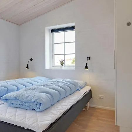 10 Person In * Blåvand